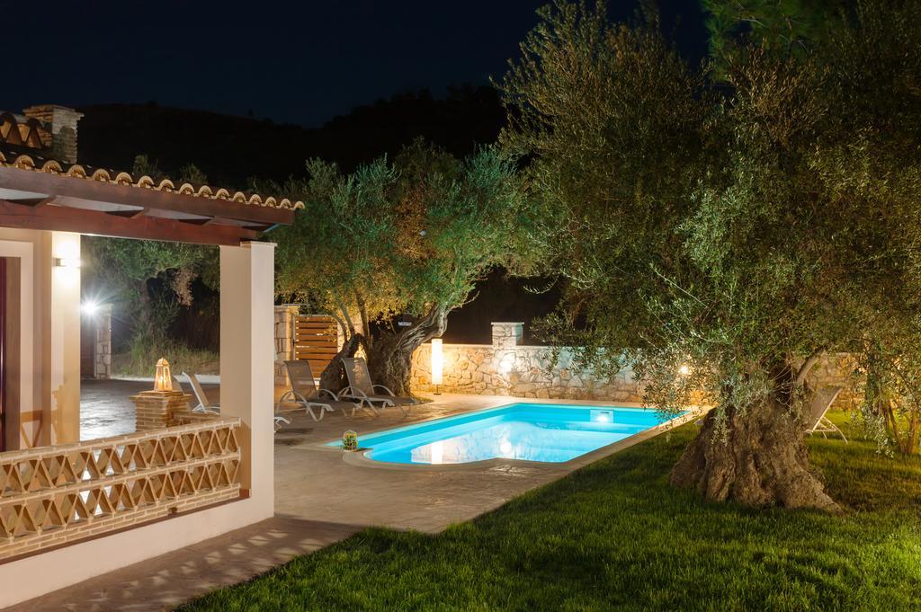 Evalexia Villa - Luxury Villa With Private Pool Near Laganas Perfect For Groups By Villa Mana Gers Kalamákion Zewnętrze zdjęcie