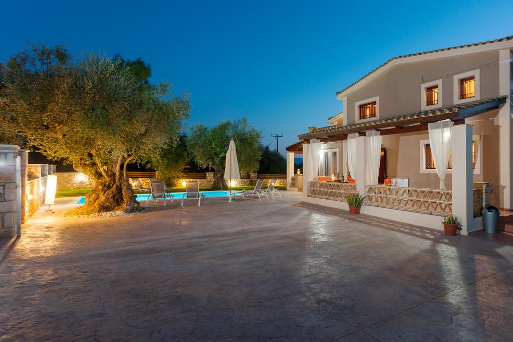 Evalexia Villa - Luxury Villa With Private Pool Near Laganas Perfect For Groups By Villa Mana Gers Kalamákion Zewnętrze zdjęcie
